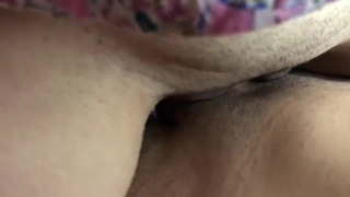 Младшая сестра развела ляжки перед братом и не пожалела