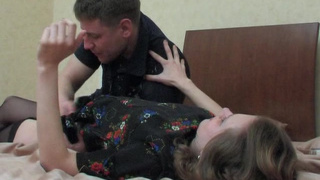 Пацан долбит волосатую половую щель матюрки