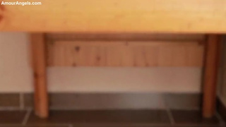 Молоденькая красавица разделась чтобы письку поласкать