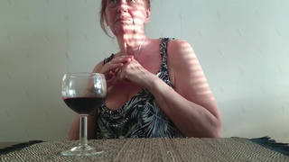 Внучок снял на камеру титьки пьяной бабушки