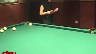 Шикарная красавица ебется с парнем после игры в бильярд