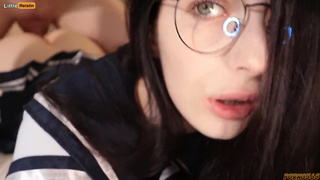 Худенькая студентка в очках страстно трахнулась с женихом в позе в позе раком