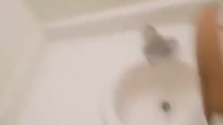 Любительское порно армян в туалете