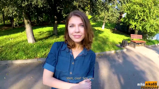 Питерская цыпочка за деньги потрахалась с пикапером от первого лица