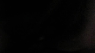 Москвичка долбится с двумя друзьями на дому