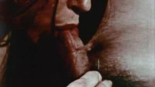 Компиляция ретро камшотов с участием обнаженных телочек