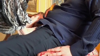 Босс Виктор Петрович сношает заботливую секретаршу в задницу