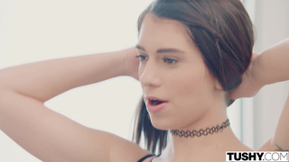 Мужичек шпилит анал красотки на глазах ее подруги