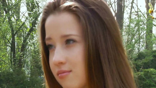 Обворожительная мадемуазель занимается сексом со стариком