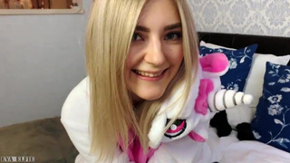 Русская сестра показала титьки брату и трахнулась за помощь с контрольной