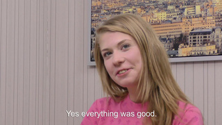 Зрелый ебарь трахнул девственницу во время порно кастинга