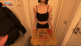 За 1-ый косяк курьершу обкончал, за 2-ой — не пожалею, будет анал