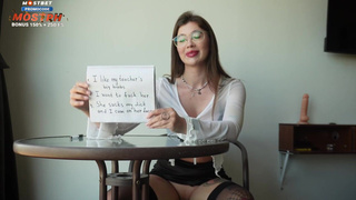 Ух ты ж бля.. В реале кончаю на преподшу из своего же хуя ??